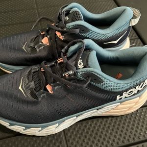 Women’s HOKA Gaviota size 10.5. Worn once sized up to big.